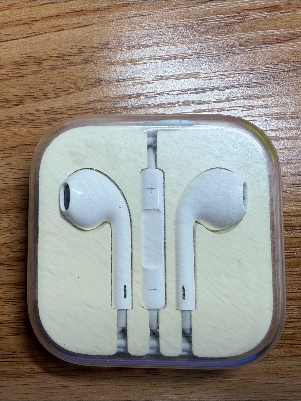 Apple White Wired Earbuds in Clear Case & Apple white wired with out case